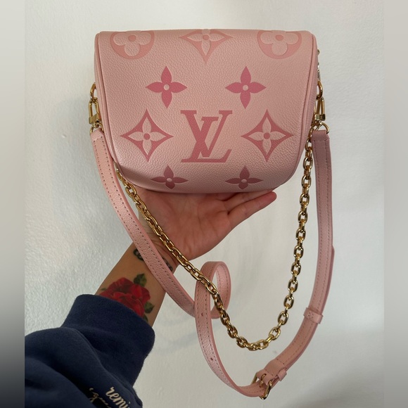 ❌SOLD❌💖BRAND NEW Louis Vuitton Mini Bumbag Gradient Pink Monogram💖 - Picture 5 of 11